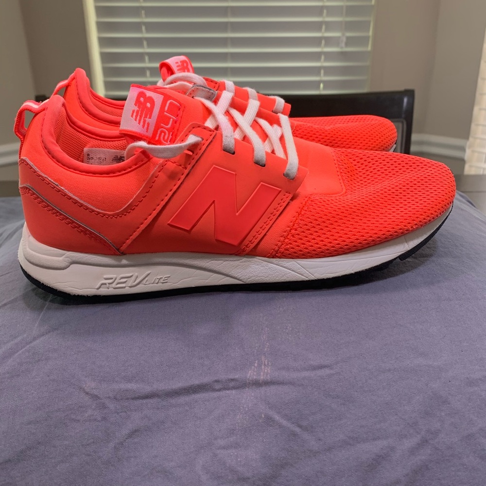 New Balance 247 Women Size 8